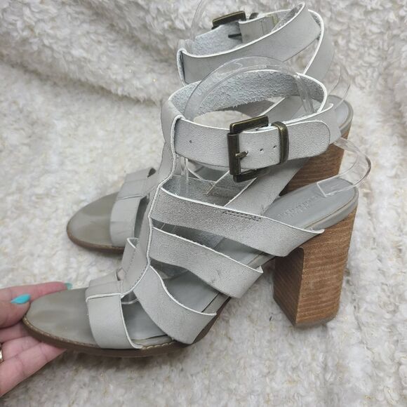 Urban Outfitters Huarache Vegan Leather Block Heel Sandals size 10 - Picture 4 of 6